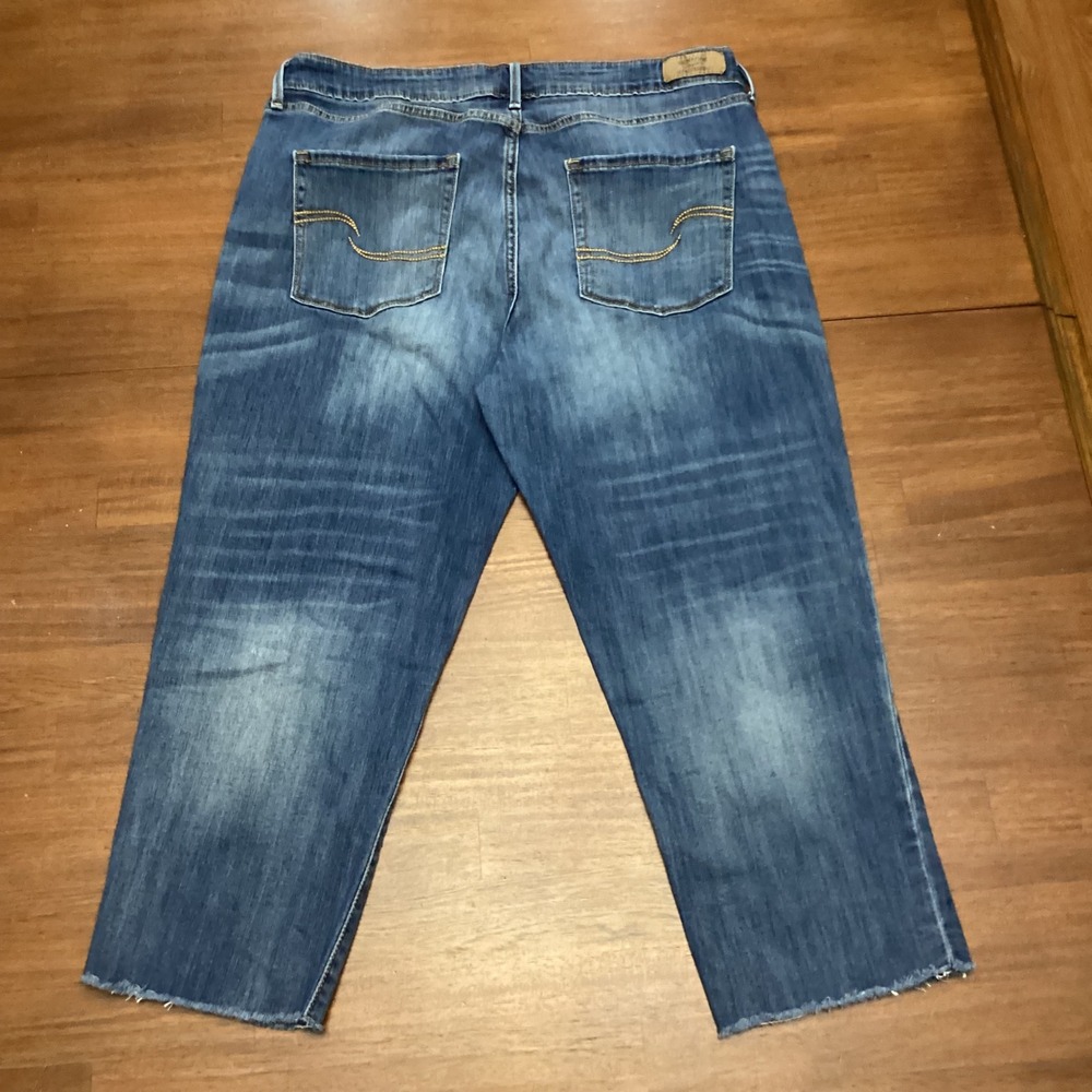 Signature Levi Strauss High Rise Slim Crop Jeans Size 16 Medium Wash Distressed - Picture 2 of 10